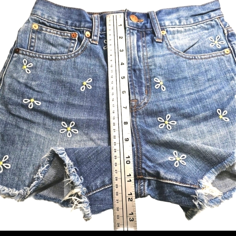 Madewell Women's Blue Denim Jean Floral Embroidered Cut Off Shorts Size 26 - Picture 6 of 11